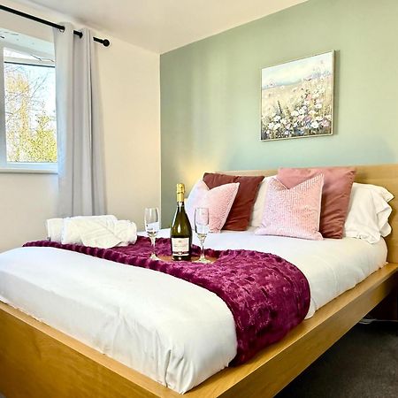 Stylish 3-Bedroom House With Garden & Free Parking'S, Prime Location With Private Garden كيدلينغتون المظهر الخارجي الصورة