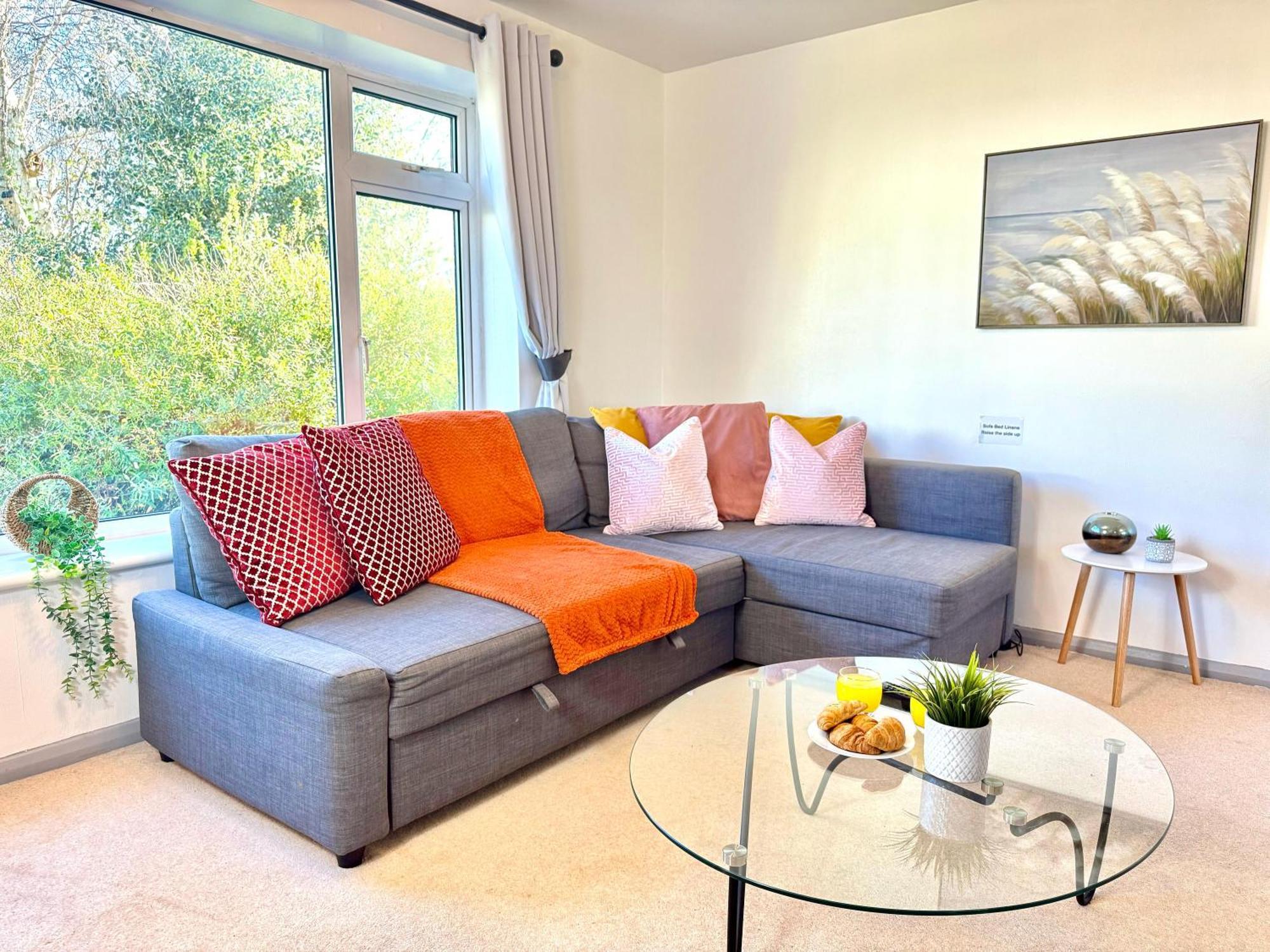 Stylish 3-Bedroom House With Garden & Free Parking'S, Prime Location With Private Garden كيدلينغتون المظهر الخارجي الصورة